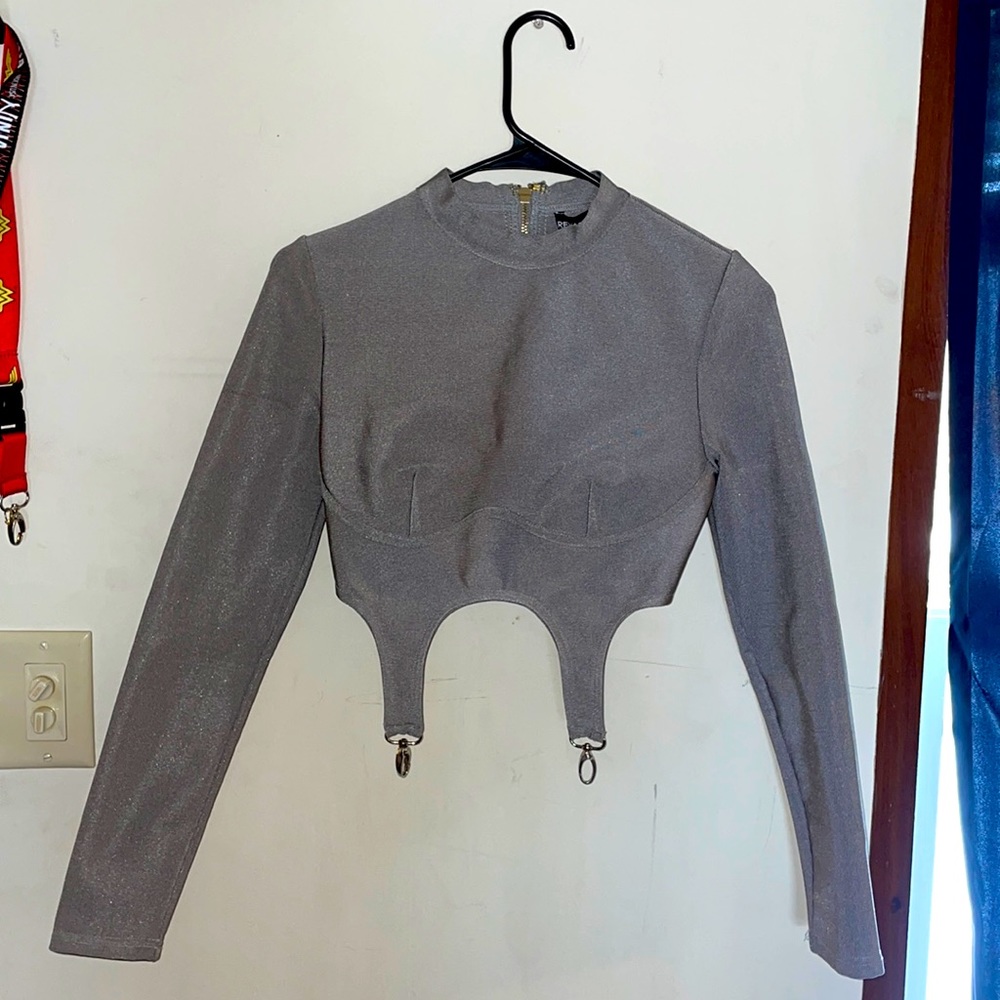 Long sleeve crop top with clip for design silver